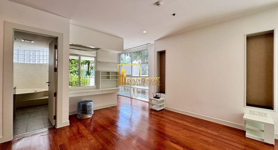 For rent 4 bedrooms apartment in Watthana, Bangkok