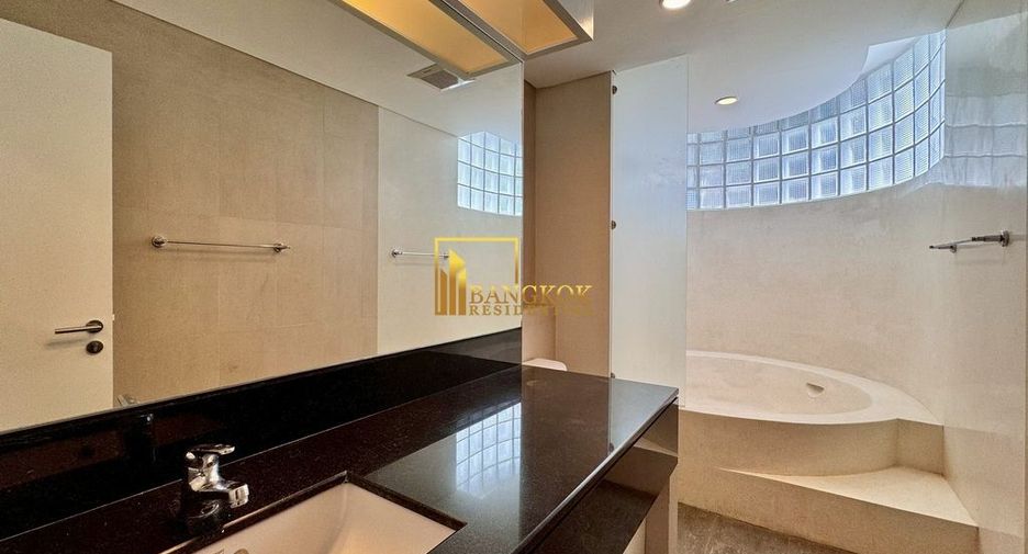 For rent 4 bedrooms apartment in Watthana, Bangkok