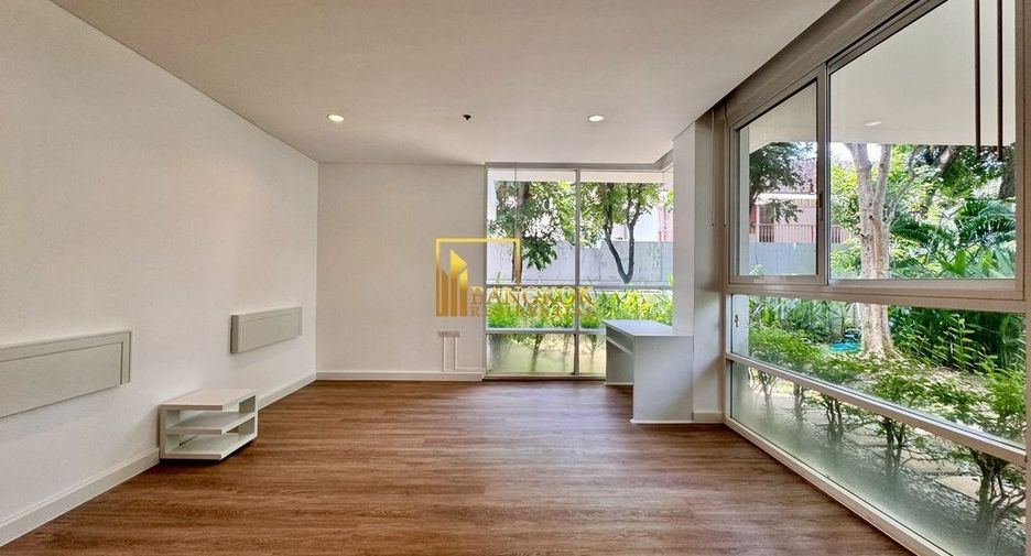 For rent 4 bedrooms apartment in Watthana, Bangkok