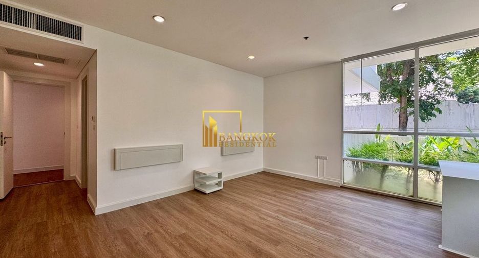 For rent 4 bedrooms apartment in Watthana, Bangkok
