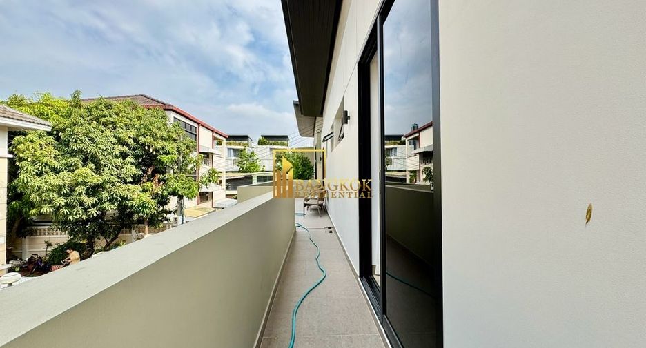 À louer 4 chambres villa à Watthana, Bangkok