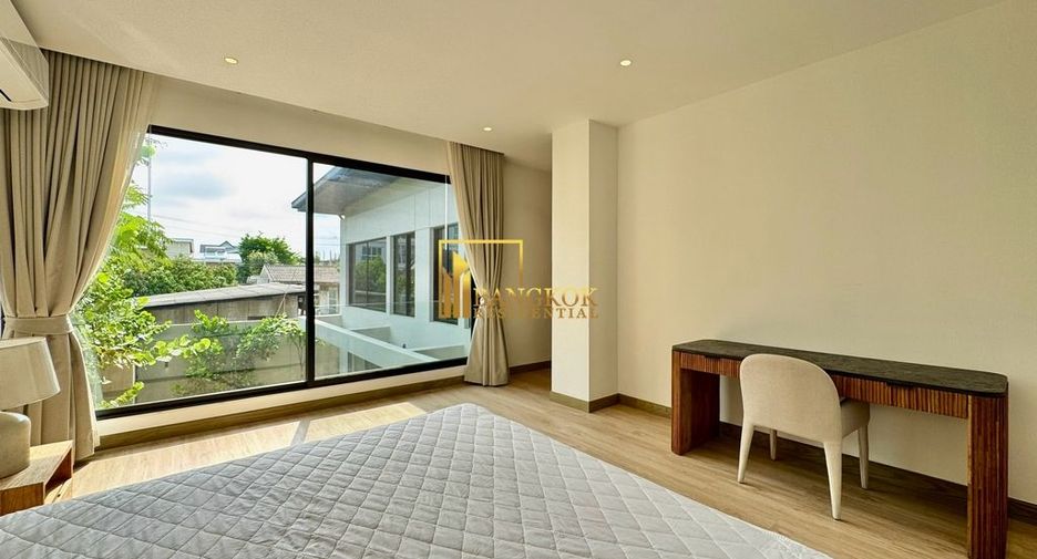 À louer 4 chambres villa à Watthana, Bangkok