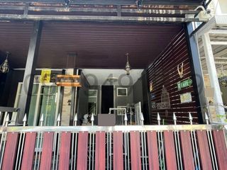 For rent 3 bedrooms townhouse in Bang Khen, Bangkok