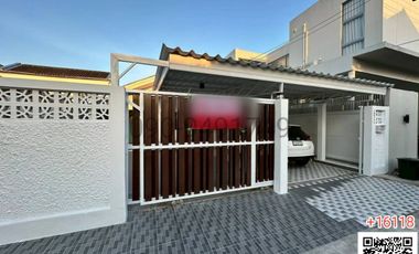 Casa en alquiler de 3 habitaciones en Saphan Sung, Bangkok