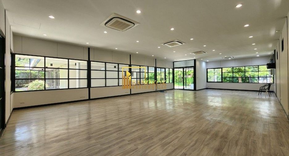 For rent 3 bedrooms house in Khlong Toei, Bangkok
