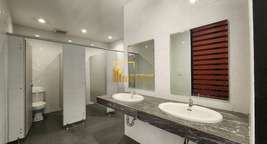For rent 3 bedrooms house in Khlong Toei, Bangkok