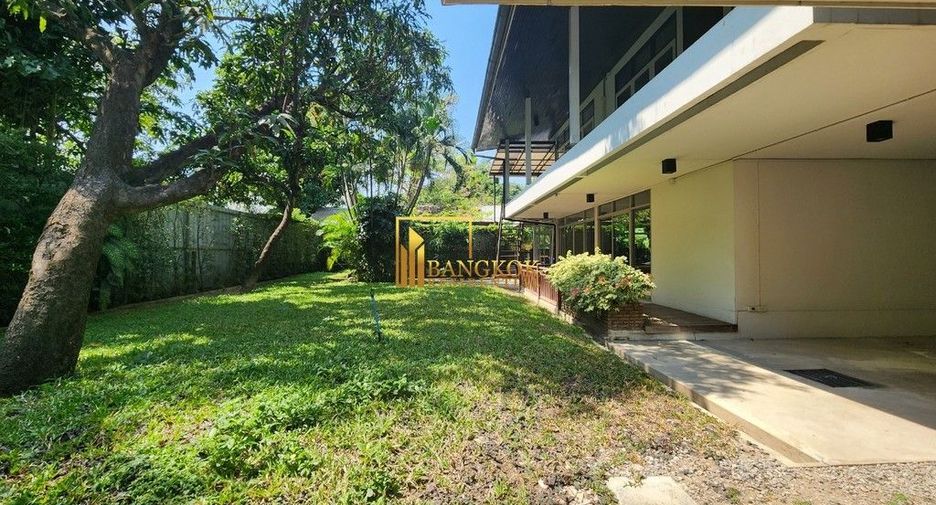 For rent 3 bedrooms house in Khlong Toei, Bangkok