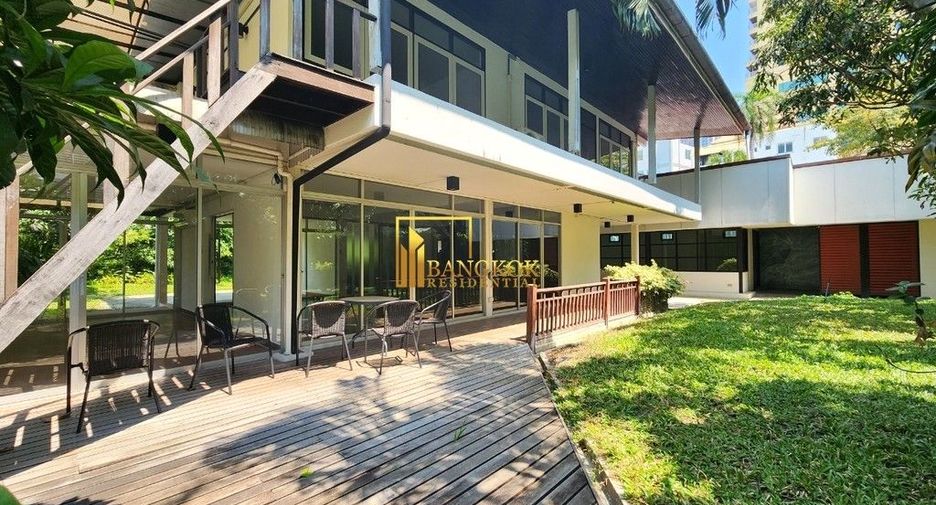 For rent 3 bedrooms house in Khlong Toei, Bangkok