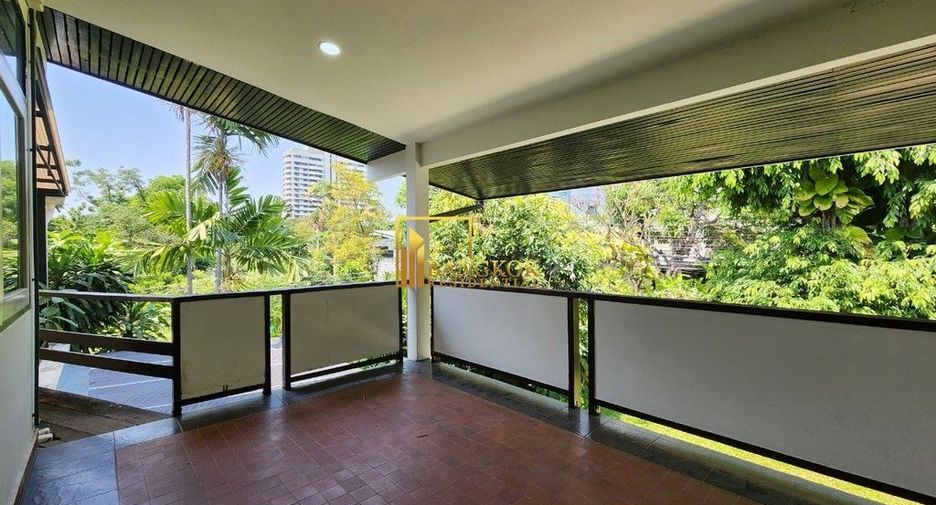For rent 3 bedrooms house in Khlong Toei, Bangkok