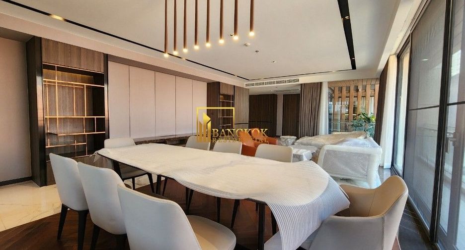 For rent 3 bedrooms apartment in Khlong Toei, Bangkok