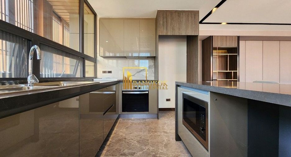 For rent 3 bedrooms apartment in Khlong Toei, Bangkok