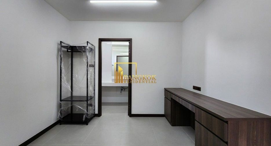 For rent 3 bedrooms apartment in Khlong Toei, Bangkok