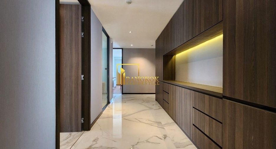 For rent 3 bedrooms apartment in Khlong Toei, Bangkok