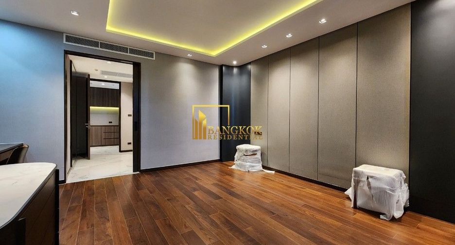 For rent 3 bedrooms apartment in Khlong Toei, Bangkok