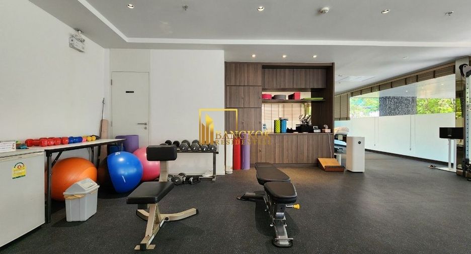 For rent 3 bedrooms apartment in Khlong Toei, Bangkok