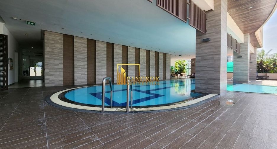À louer 4 chambres appartement avec services à Sathon, Bangkok