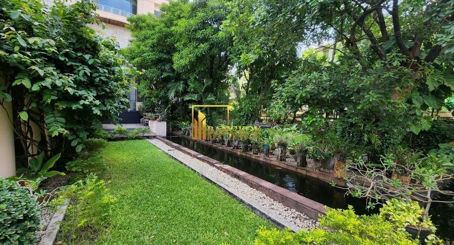 À louer 4 chambres appartement avec services à Sathon, Bangkok