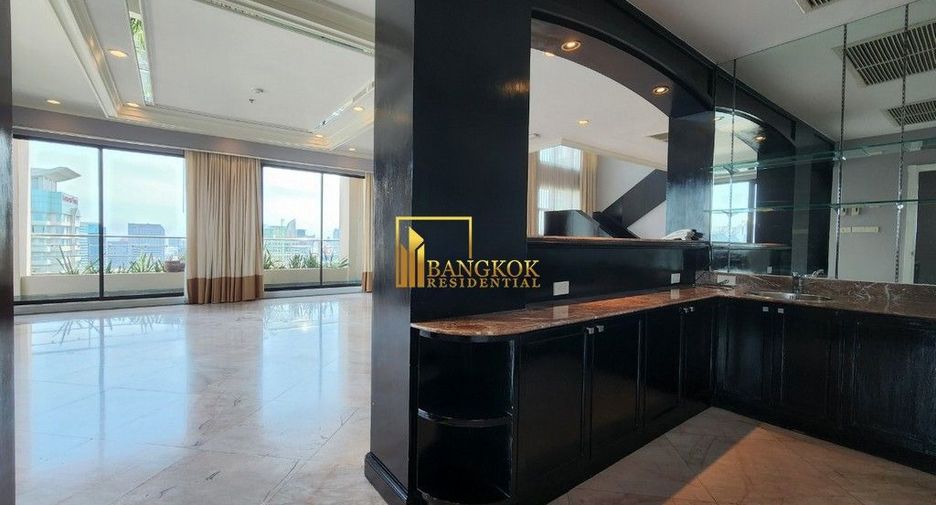 À louer 4 chambres appartement avec services à Sathon, Bangkok