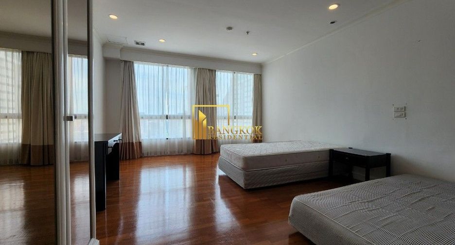 À louer 4 chambres appartement avec services à Sathon, Bangkok