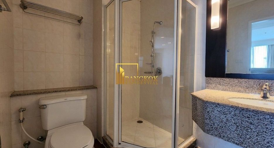À louer 4 chambres appartement avec services à Sathon, Bangkok