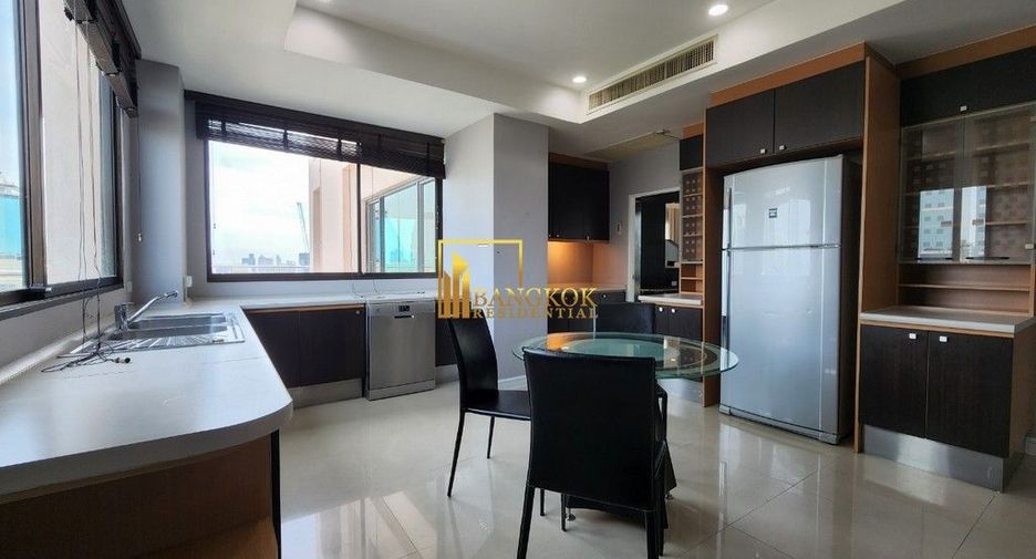 À louer 4 chambres appartement avec services à Sathon, Bangkok