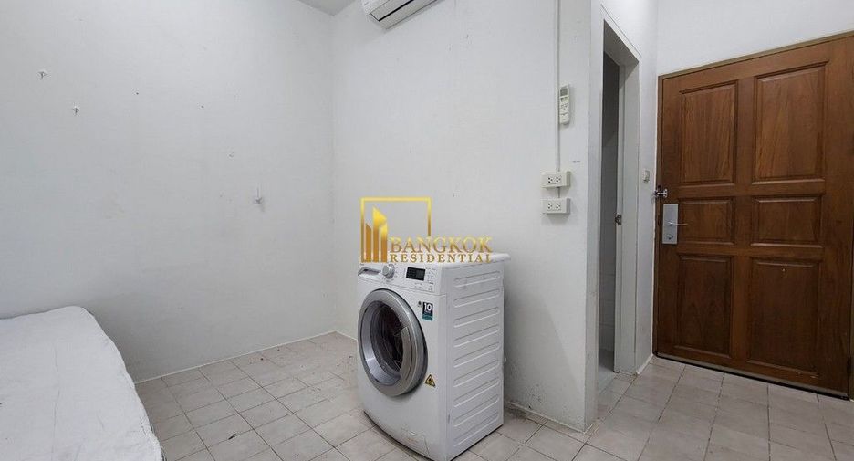 À louer 4 chambres appartement avec services à Sathon, Bangkok