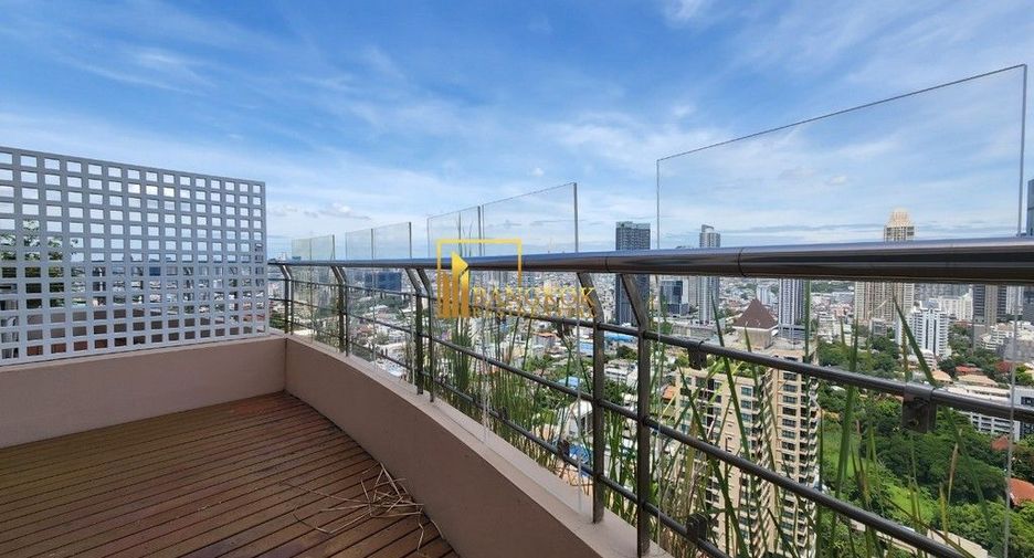 À louer 4 chambres appartement avec services à Sathon, Bangkok