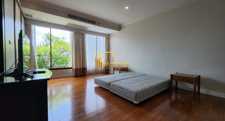 À louer 4 chambres appartement avec services à Sathon, Bangkok