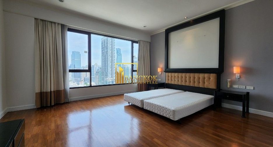 À louer 4 chambres appartement avec services à Sathon, Bangkok