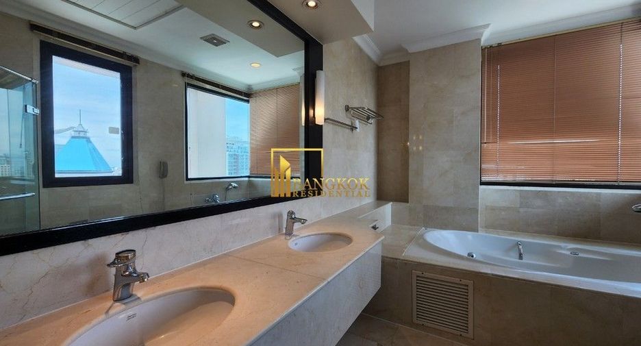 À louer 4 chambres appartement avec services à Sathon, Bangkok