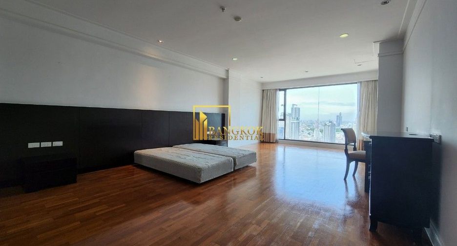 À louer 4 chambres appartement avec services à Sathon, Bangkok