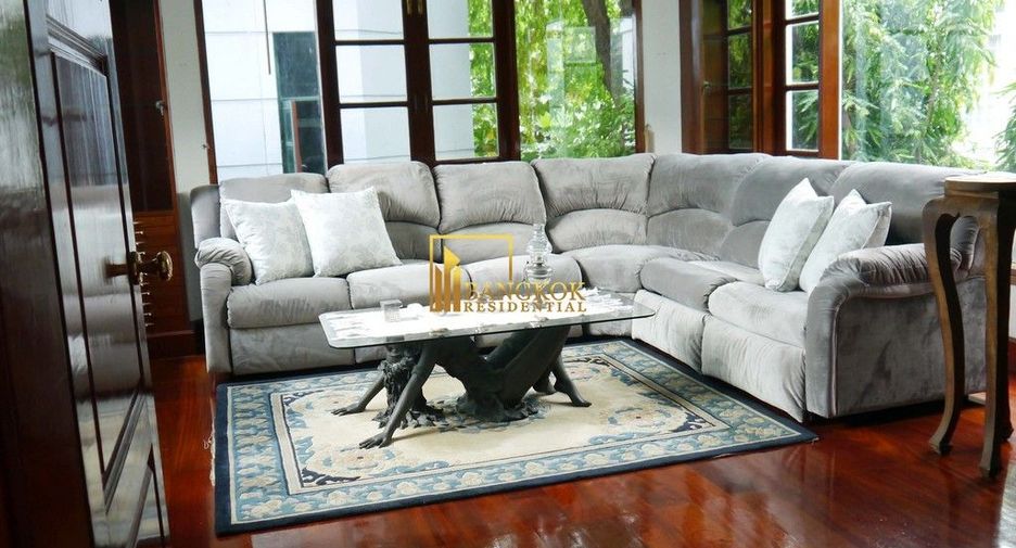 For rent 5 bedrooms house in Watthana, Bangkok