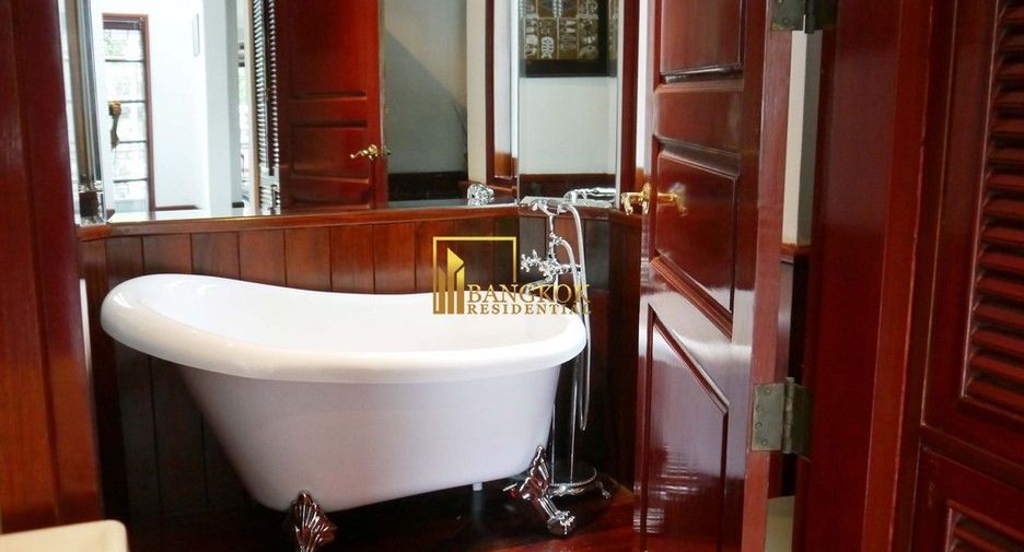 For rent 5 bedrooms house in Watthana, Bangkok