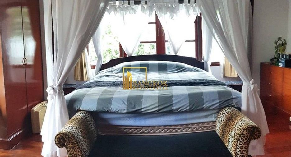 For rent 5 bedrooms house in Watthana, Bangkok