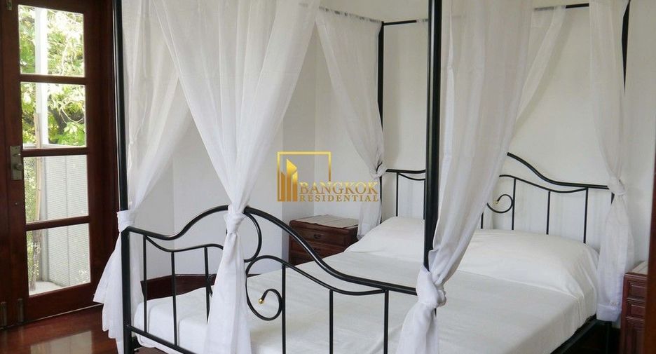 For rent 5 bedrooms house in Watthana, Bangkok