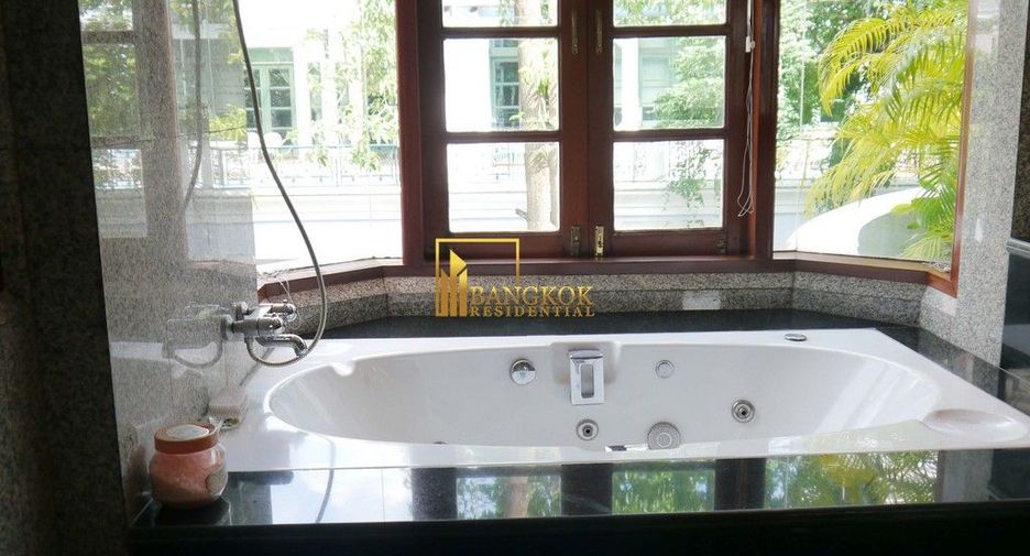 For rent 5 bedrooms house in Watthana, Bangkok
