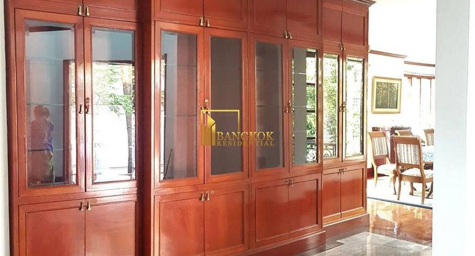 For rent 5 bedrooms house in Watthana, Bangkok
