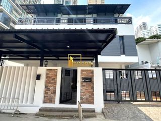 Casa en alquiler de 5 habitaciones en Khlong Toei, Bangkok