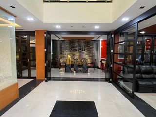 Casa en alquiler de 5 habitaciones en Khlong Toei, Bangkok