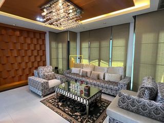 Casa en alquiler de 5 habitaciones en Khlong Toei, Bangkok