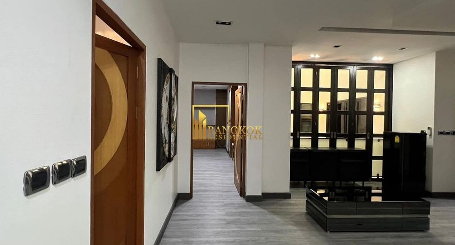 Casa en alquiler de 5 habitaciones en Khlong Toei, Bangkok