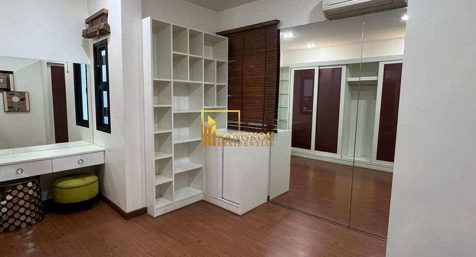 Casa en alquiler de 5 habitaciones en Khlong Toei, Bangkok