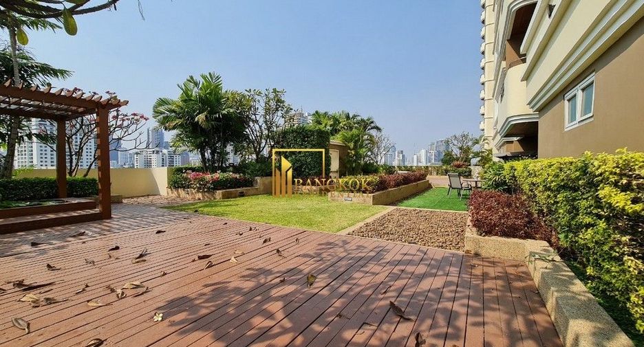 For rent 4 bedrooms apartment in Watthana, Bangkok