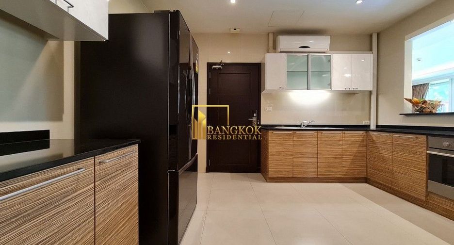 For rent 4 bedrooms apartment in Watthana, Bangkok