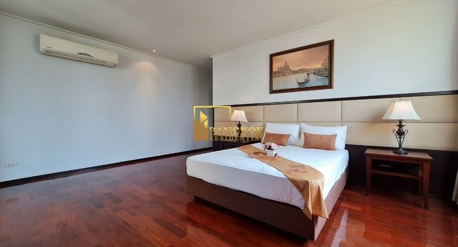 For rent 4 bedrooms apartment in Watthana, Bangkok