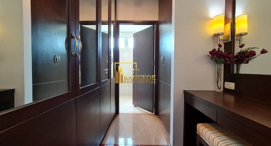 For rent 4 bedrooms apartment in Watthana, Bangkok