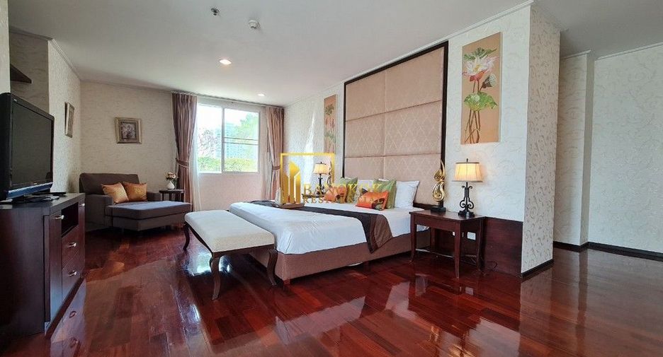 For rent 4 bedrooms apartment in Watthana, Bangkok