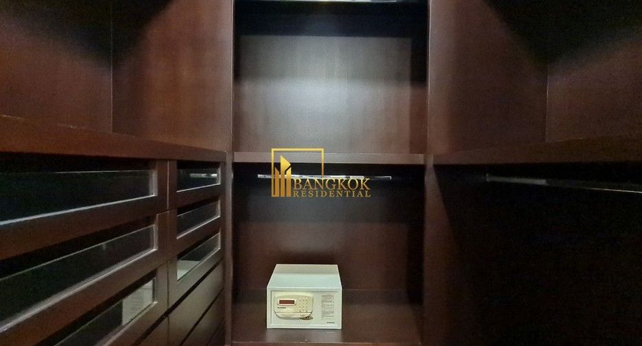 For rent 4 bedrooms apartment in Watthana, Bangkok