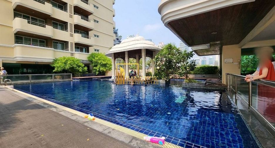 For rent 4 bedrooms apartment in Watthana, Bangkok