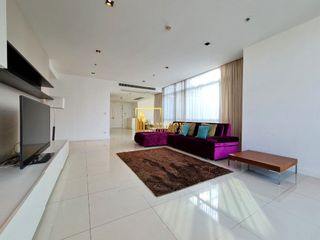 For rent 4 bedrooms condo in Pathum Wan, Bangkok